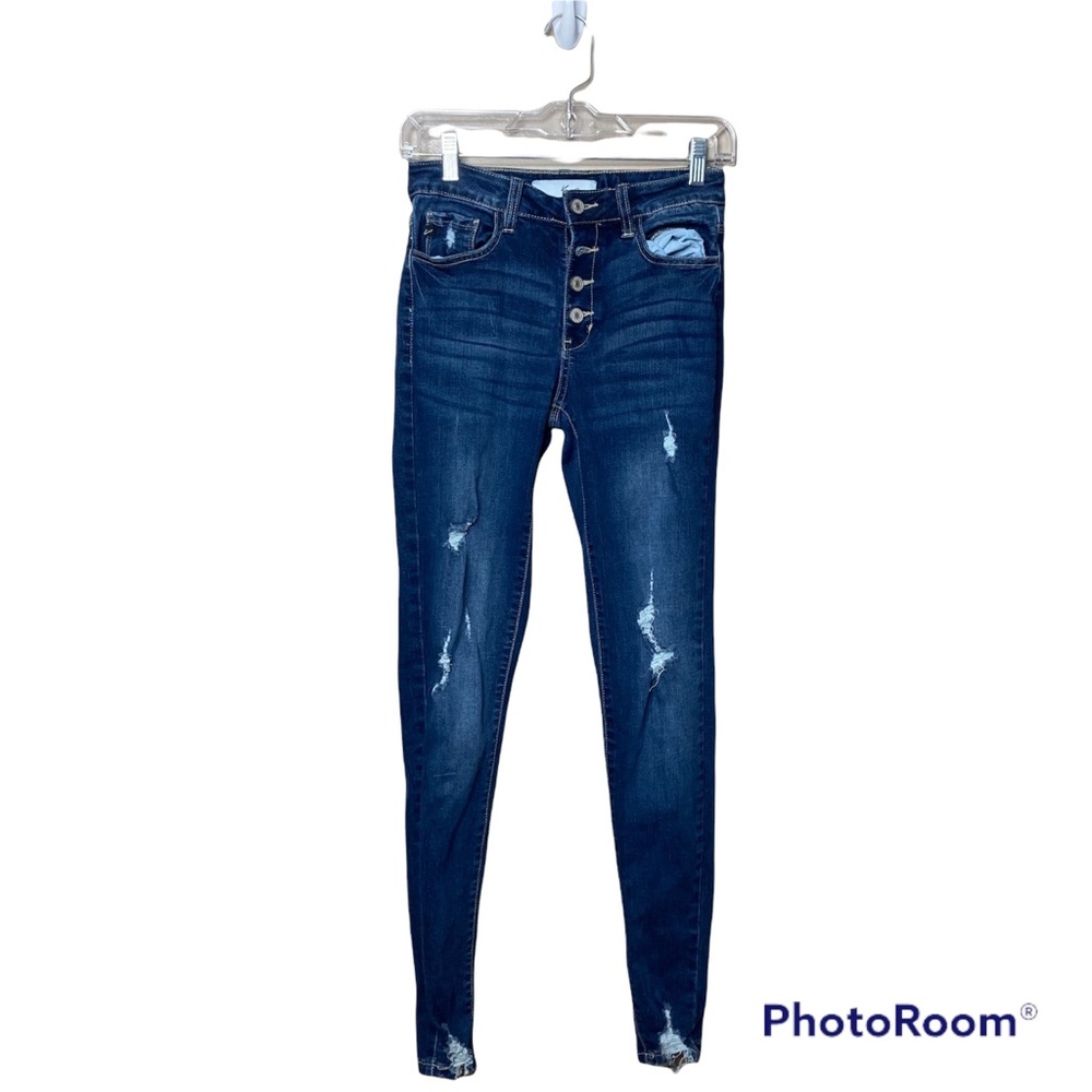 kancan distressed blue skinny jeans.